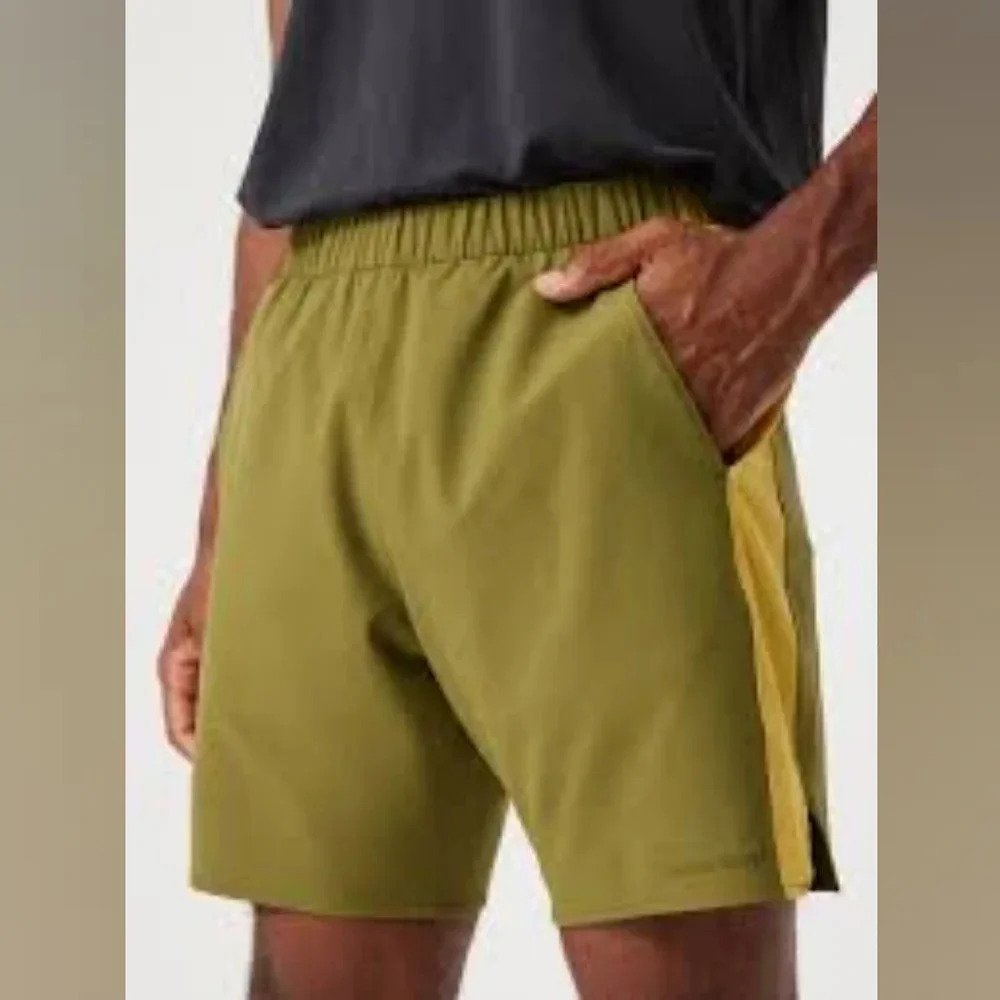 Outdoor Voices NWT Men’s High Stride 7” Short in Mossy/Green Apple